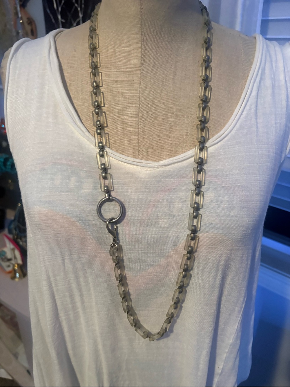 Vintage Necklace in Smoky baklite ◾️◾️ silver metal clasp.
